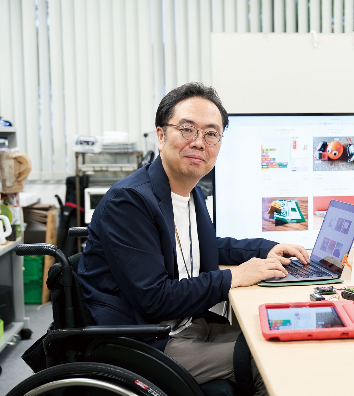 人間社会学部トビラ_森先生20241113_673_2